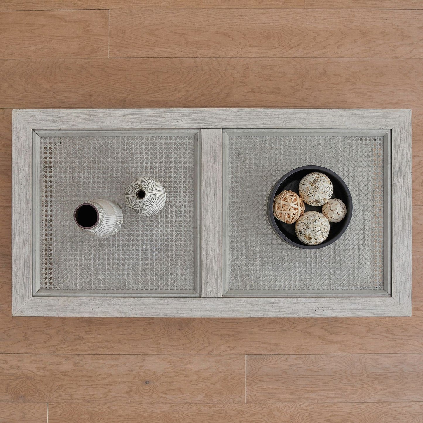 Caruso Heights - Table