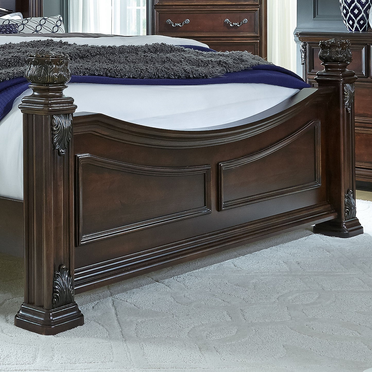 Messina Estates - Queen Poster Footboard - Cognac