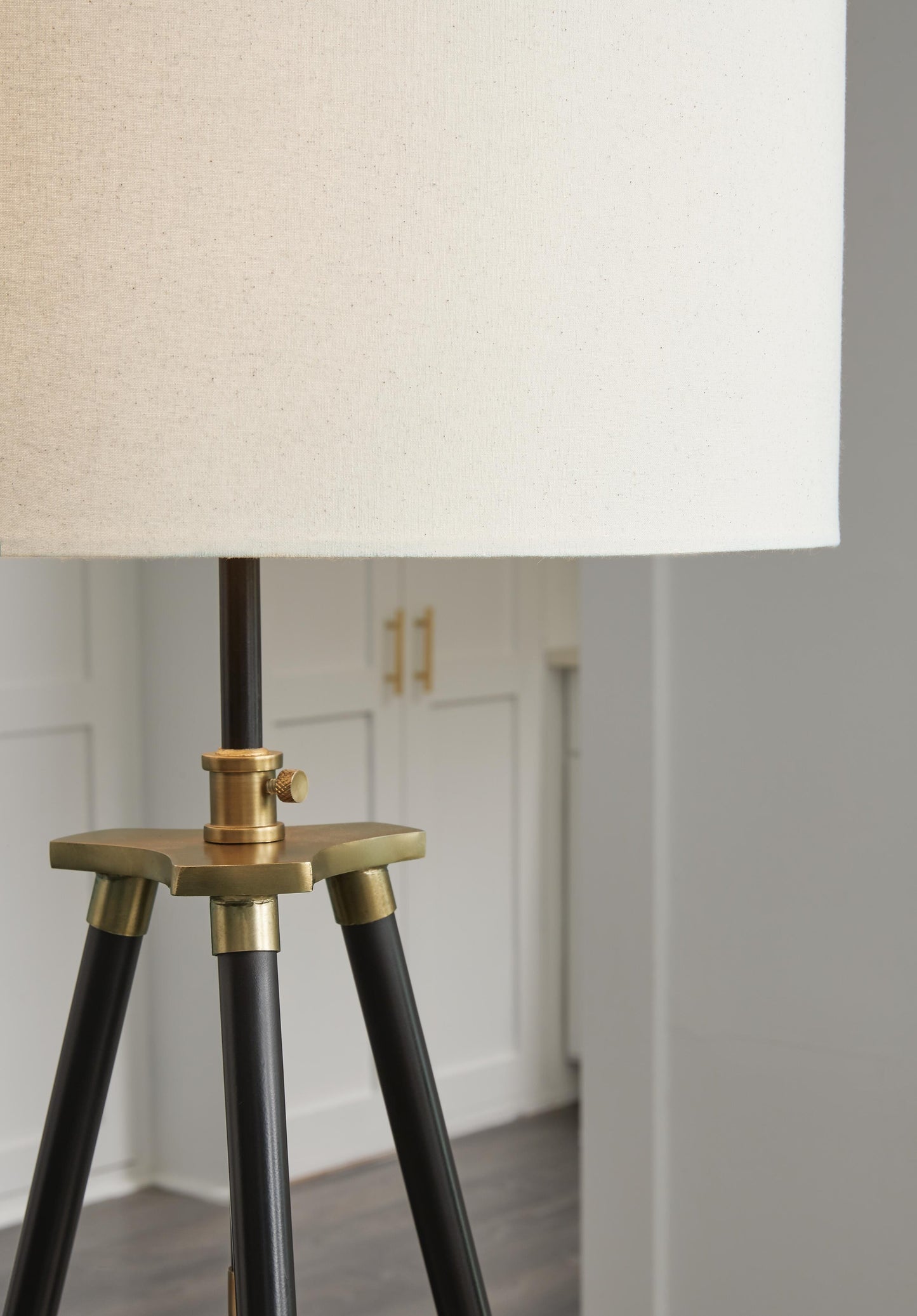 Cashner Metal Floor Lamp (1/CN)