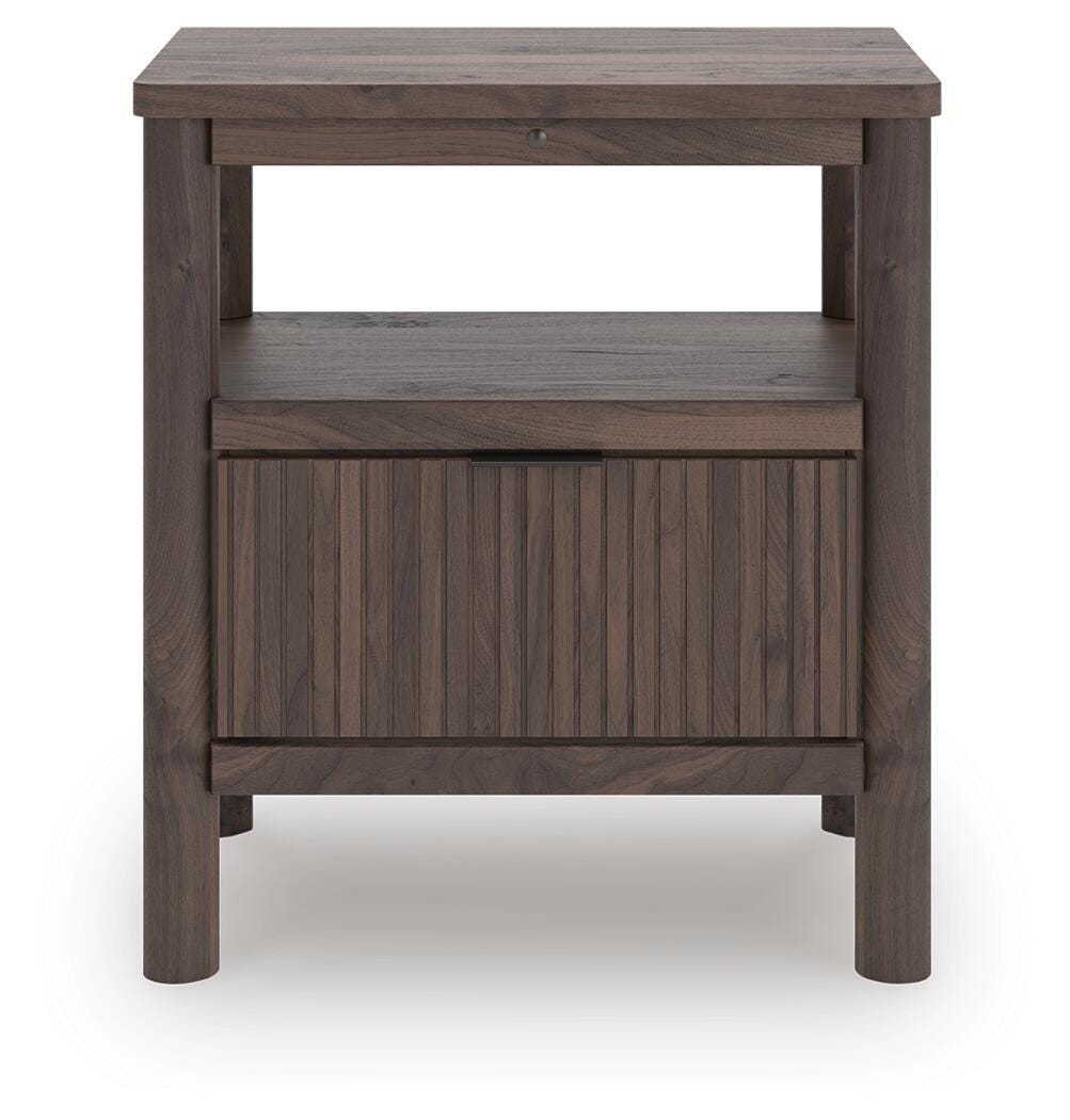 Pamytta King Panel Platform Bed, Dresser, Mirror and Nightstand
