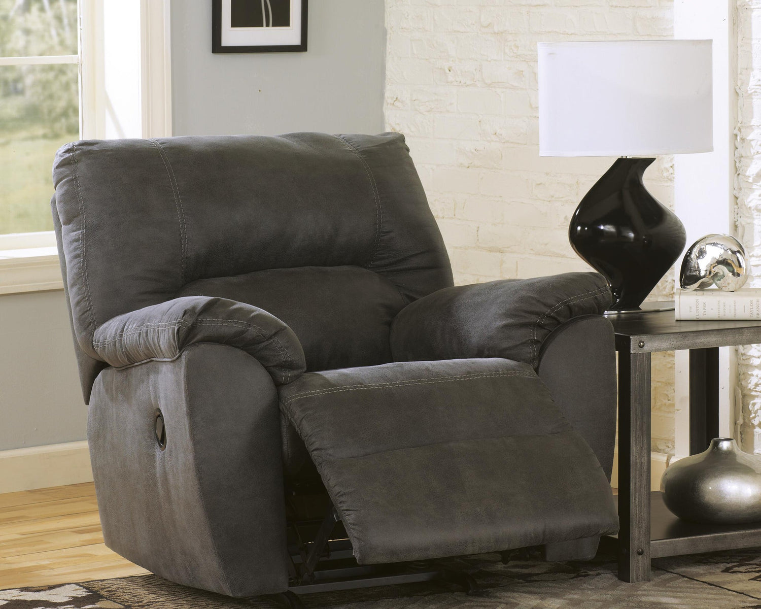 Living Room > Recliners