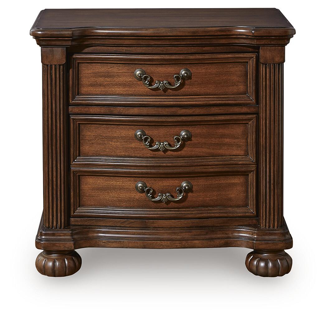 Lavinton Queen Poster Bed, Dresser, Mirror, Chest and Nightstand