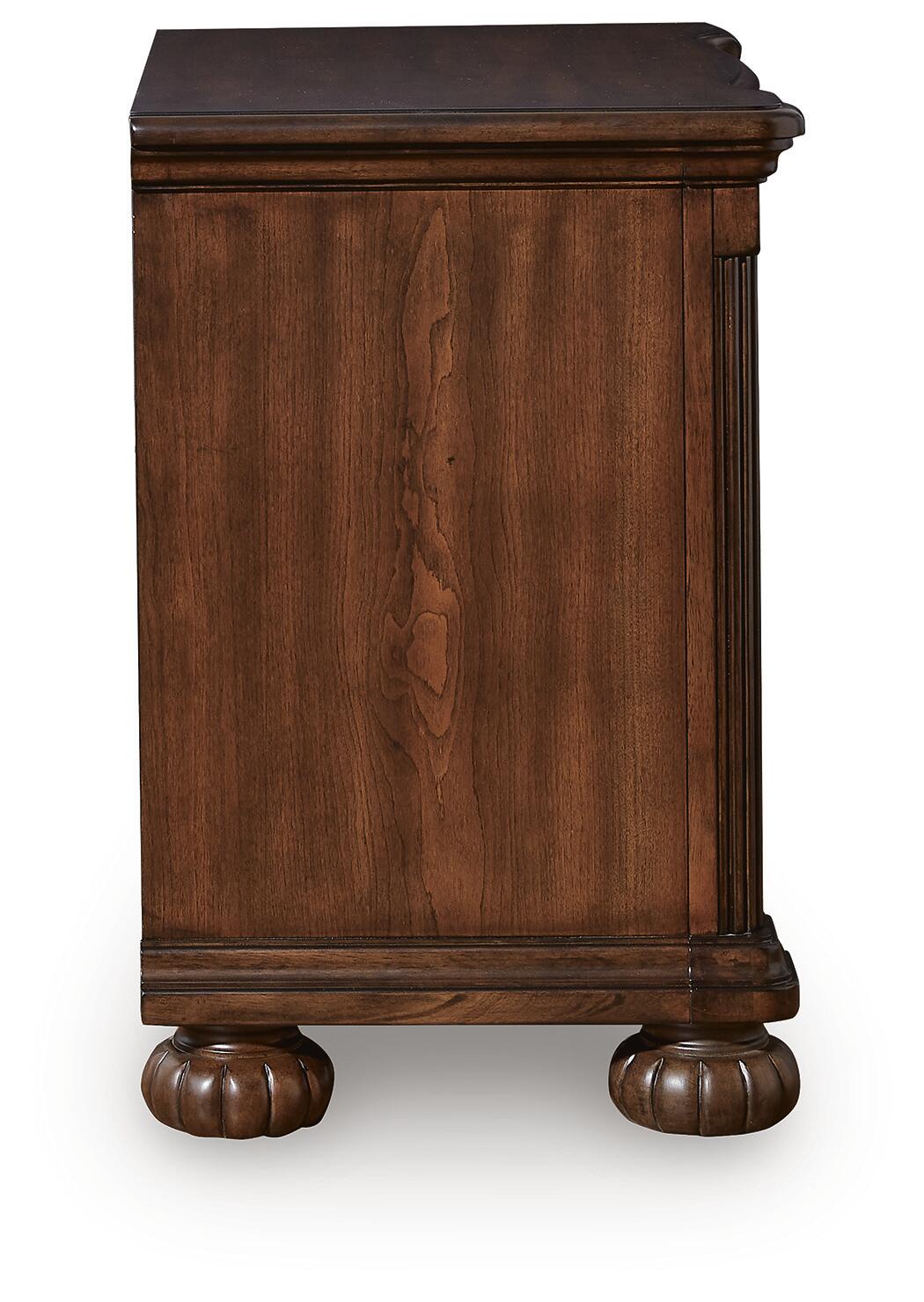 Lavinton Queen Poster Bed, Dresser, Mirror, Chest and Nightstand
